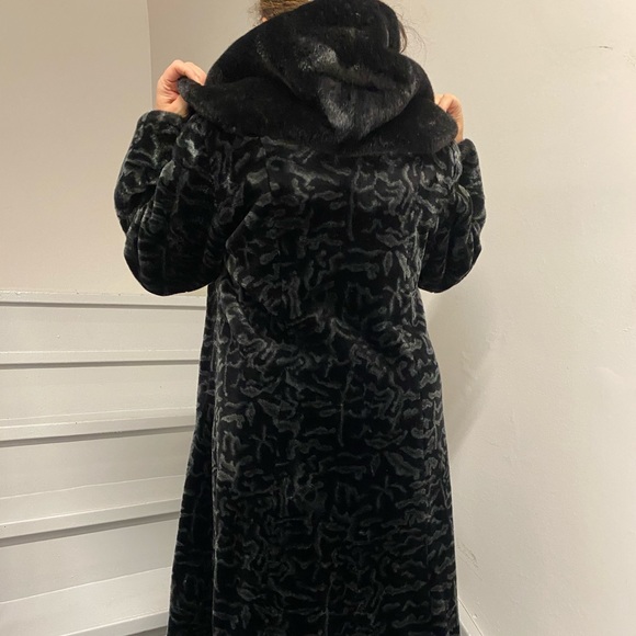 Fur coat - Picture 3 of 9